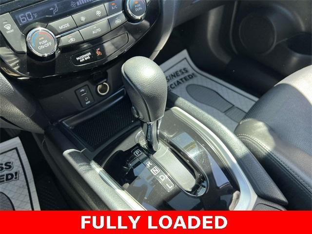 Photo of 2016 Midnight Jade Nissan Rogue