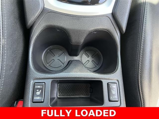 Photo of 2016 Midnight Jade Nissan Rogue
