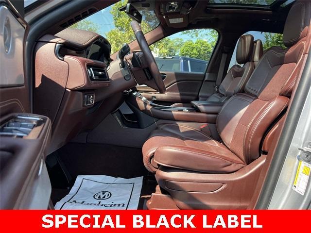 Photo of 2022 Silver Radiance Metallic Lincoln Aviator