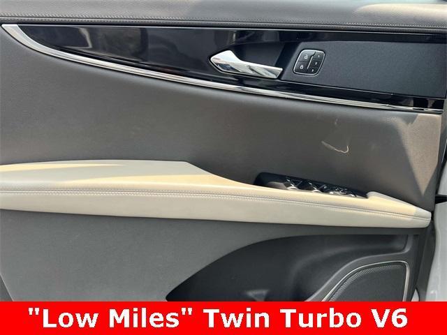 Photo of 2022 Ceramic Pearl Metallic Tinted Clearcoat Lincoln Nautilus