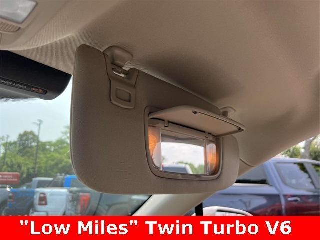 Photo of 2022 Ceramic Pearl Metallic Tinted Clearcoat Lincoln Nautilus