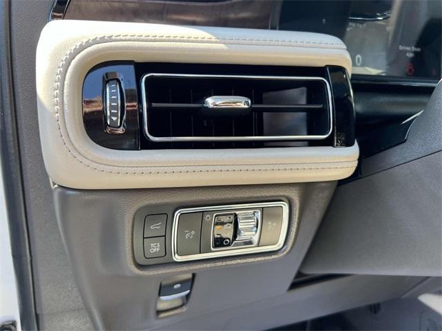 Photo of 2021 Pristine White Lincoln Nautilus