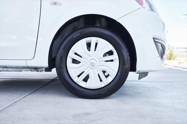 Photo of 2017 Pearl White Mitsubishi Mirage