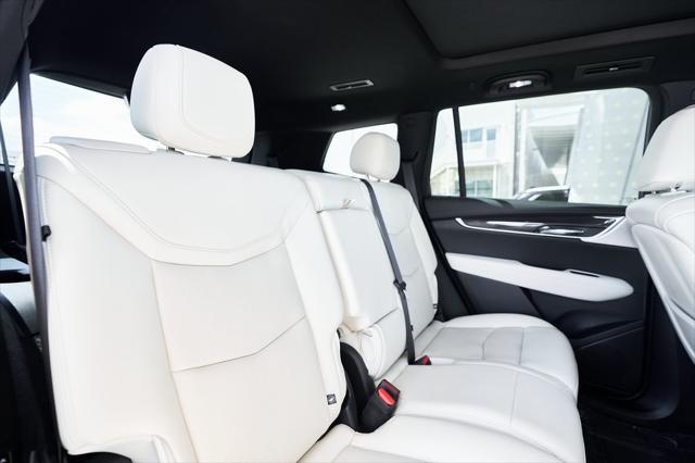 Photo of 2024 Argent Silver Metallic Cadillac XT6