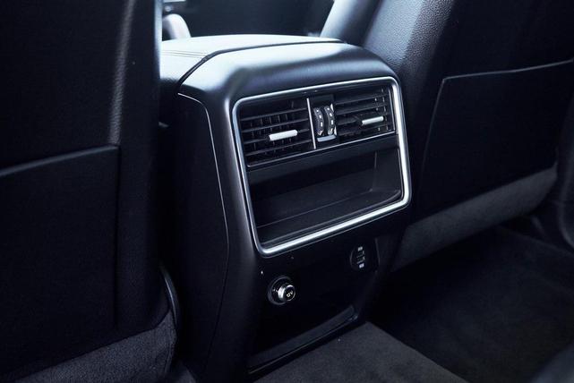 Photo of 2019 Mahogany Metallic Porsche Cayenne