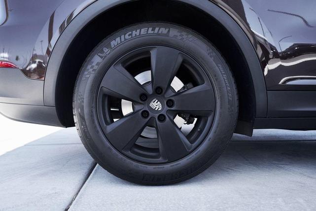 Photo of 2019 Mahogany Metallic Porsche Cayenne