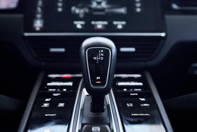 Photo of 2019 Mahogany Metallic Porsche Cayenne