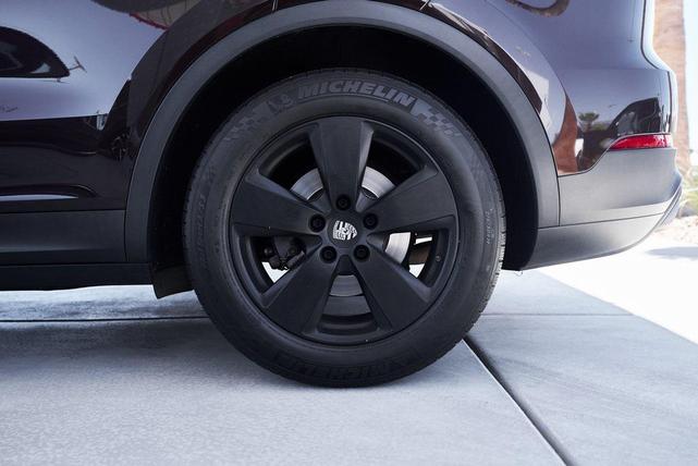 Photo of 2019 Mahogany Metallic Porsche Cayenne