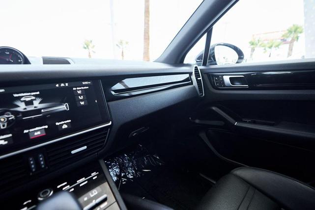 Photo of 2019 Mahogany Metallic Porsche Cayenne