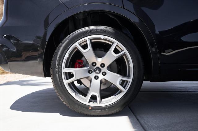 Photo of 2022 Nero Ribelle Metallic Maserati Levante