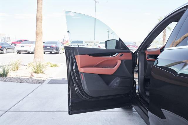 Photo of 2022 Nero Ribelle Metallic Maserati Levante