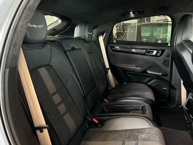 Photo of 2022 Arctic Grey Porsche Cayenne