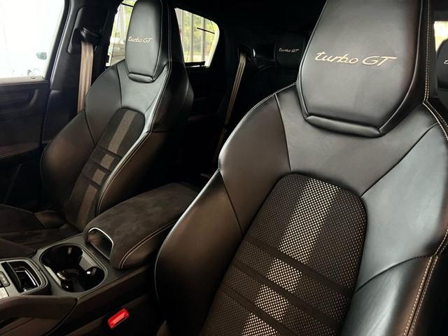 Photo of 2022 Arctic Grey Porsche Cayenne