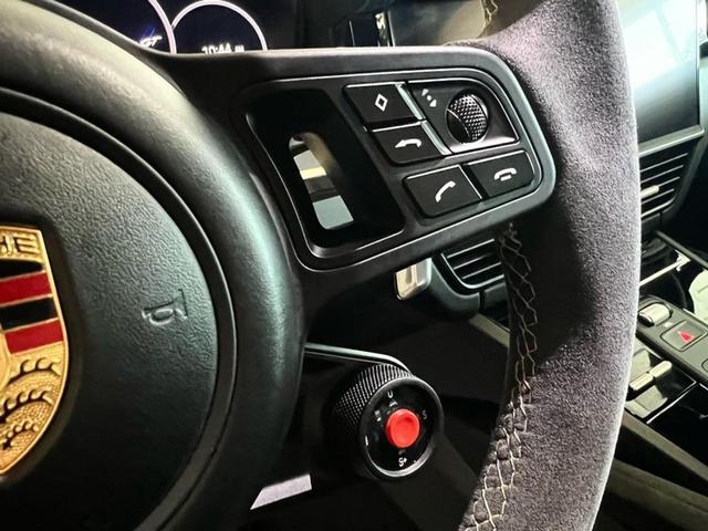Photo of 2022 Arctic Grey Porsche Cayenne