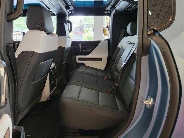Photo of 2024 BLUE GMC HUMMER EV SUV