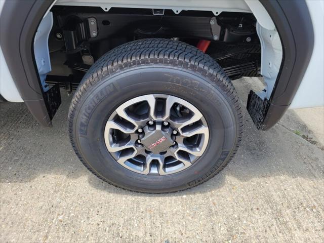 Photo of 2025 Summit White GMC Sierra 3500