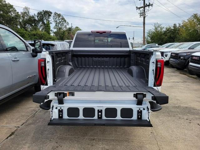 Photo of 2025 WHITE GMC Sierra 2500