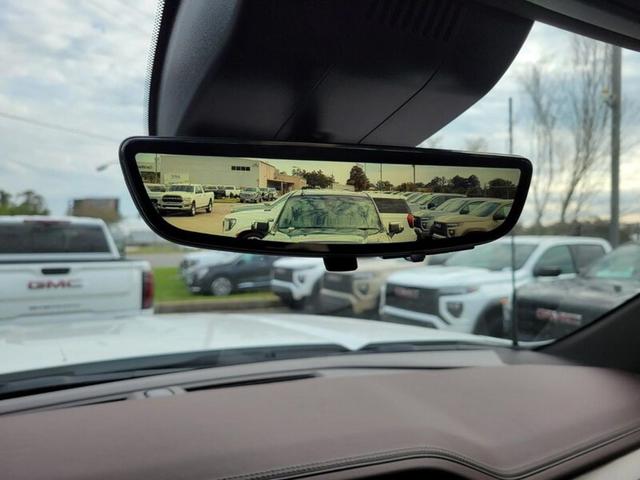 Photo of 2025 WHITE GMC Sierra 2500