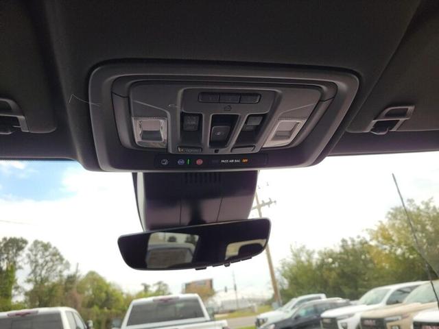 Photo of 2025 WHITE GMC Sierra 2500