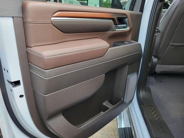 Photo of 2025 WHITE GMC Sierra 2500