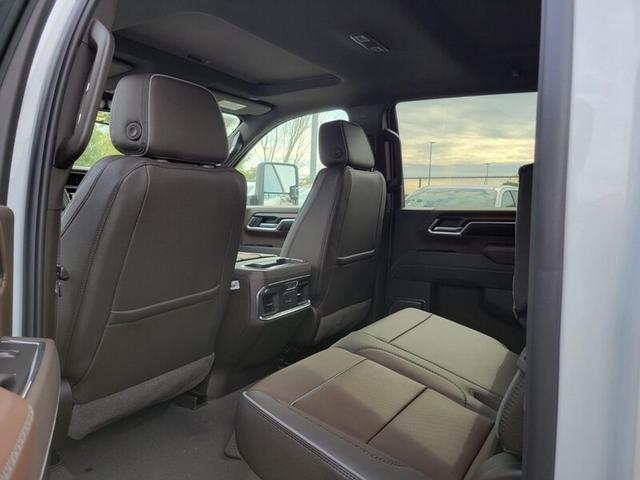 Photo of 2025 WHITE GMC Sierra 2500