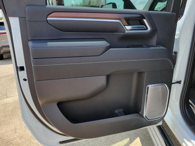 Photo of 2025 WHITE GMC Sierra 2500