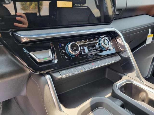 Photo of 2025 WHITE GMC Sierra 2500