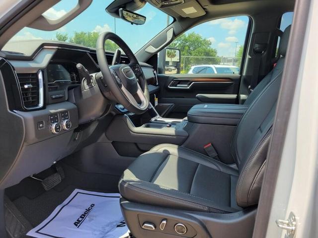 Photo of 2025 WHITE GMC Sierra 2500