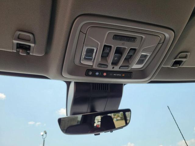 Photo of 2025 WHITE GMC Sierra 2500