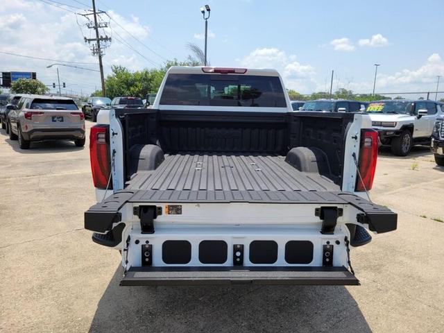 Photo of 2025 WHITE GMC Sierra 2500