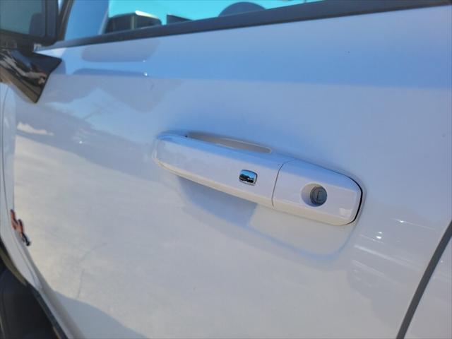 Photo of 2025 Interstellar White GMC HUMMER EV SUV