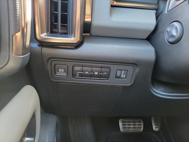 Photo of 2025 Interstellar White GMC HUMMER EV SUV