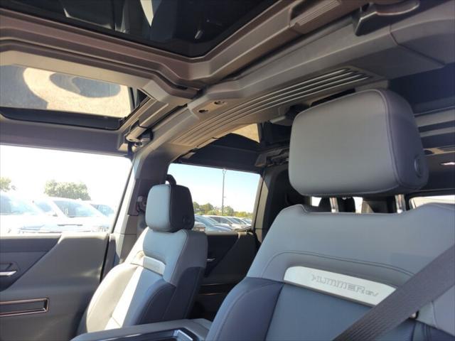 Photo of 2025 Interstellar White GMC HUMMER EV SUV