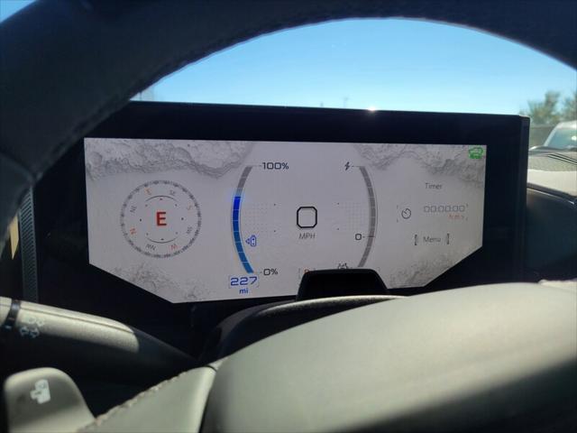 Photo of 2025 Interstellar White GMC HUMMER EV SUV