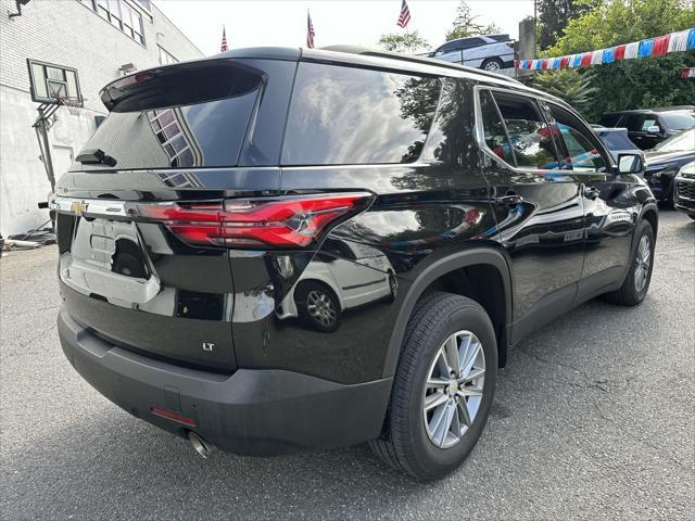 Photo of 2023 Mosaic Black Metallic Chevrolet Traverse