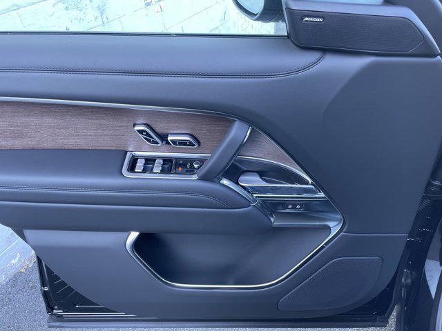 Photo of 2025 Santorini Black Land Rover Range Rover