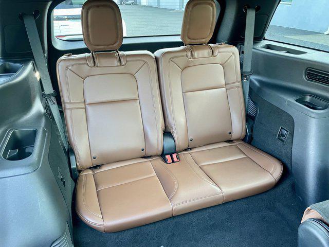 Photo of 2023 Pristine White Metallic Tri-Coat Lincoln Aviator