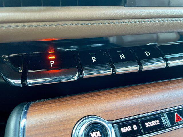 Photo of 2023 Pristine White Metallic Tri-Coat Lincoln Aviator