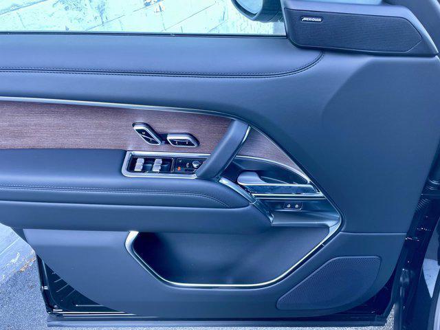 Photo of 2025 Santorini Black Land Rover Range Rover