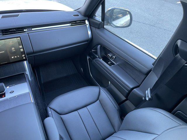 Photo of 2025 Batumi Gold Land Rover Range Rover