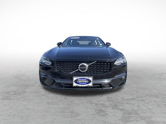 Photo of 2021 Onyx Black Metallic Volvo S90