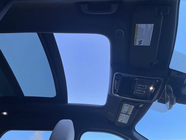 Photo of 2026 Fuji White Land Rover Range Rover Velar