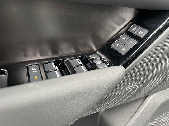 Photo of 2026 Fuji White Land Rover Range Rover Velar