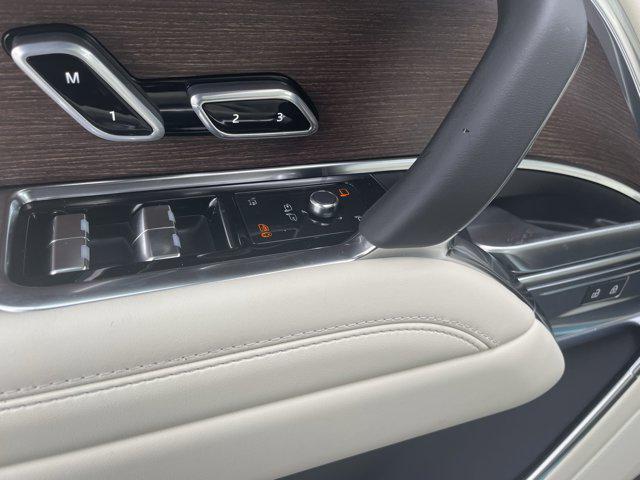 Photo of 2025 Batumi Gold Land Rover Range Rover