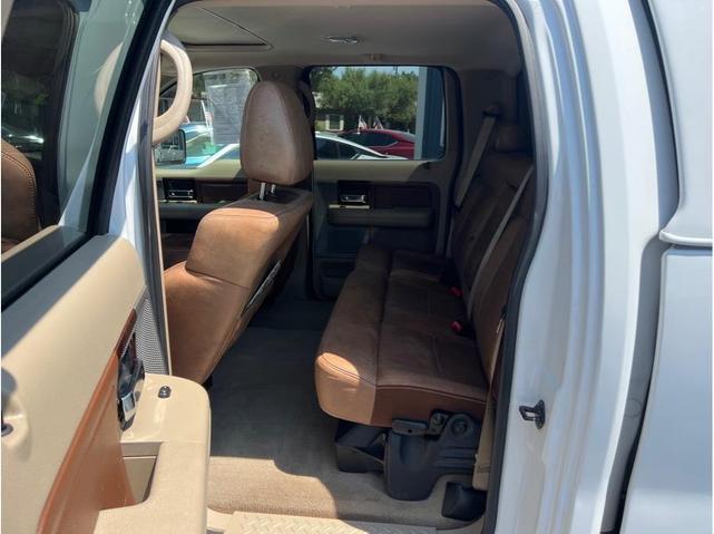 Photo of 2005 White Ford F-150