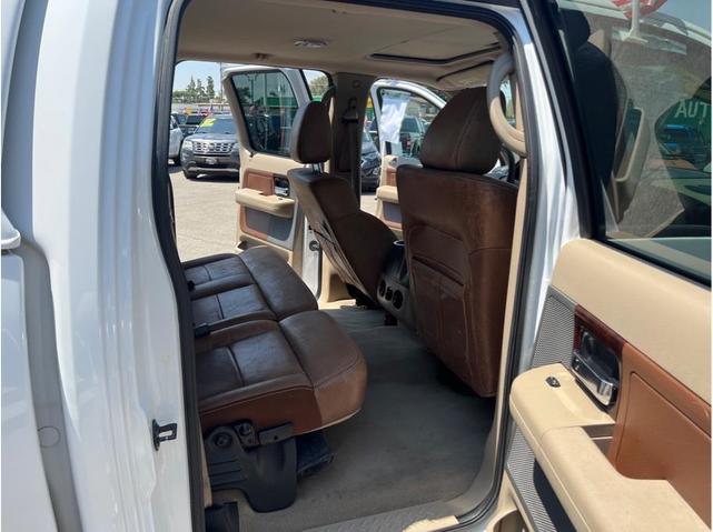 Photo of 2005 White Ford F-150