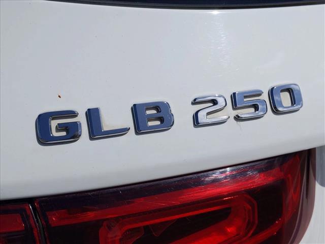 Photo of 2021 Polar White Mercedes-Benz GLB 250