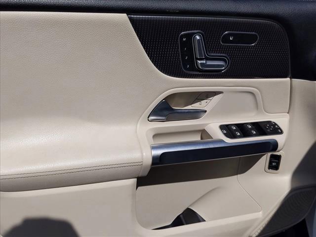 Photo of 2021 Polar White Mercedes-Benz GLB 250