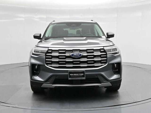 Photo of 2025 Gray Metallic Ford Explorer