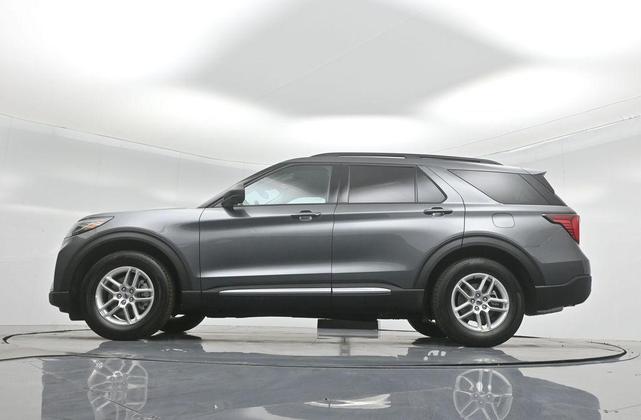 Photo of 2025 Gray Metallic Ford Explorer